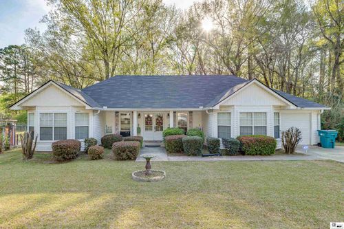 916 Buatt St, Bastrop, LA, 71220-3265 | Card Image