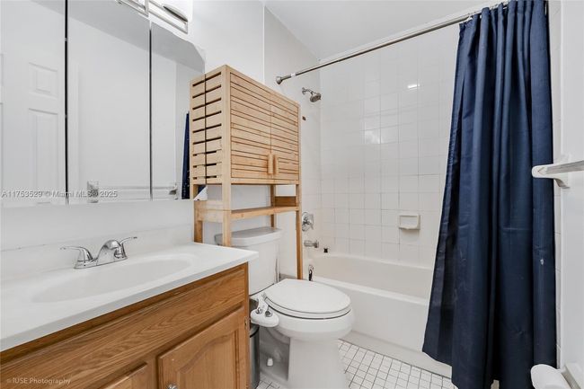 APT-100 - 10395 Sw 154 Th Circle Ct, Townhouse with 2 bedrooms, 3 bathrooms and null parking in Miami FL | Image 8