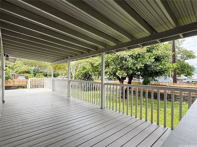Covered front porch lanai | Image 17