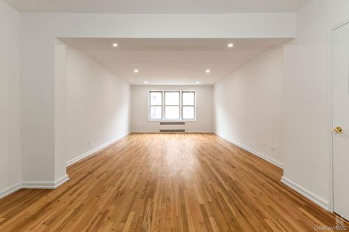 apt-4u-79-10 34th Ave, Jackson Heights, NY, 11372-2423 | Card Image