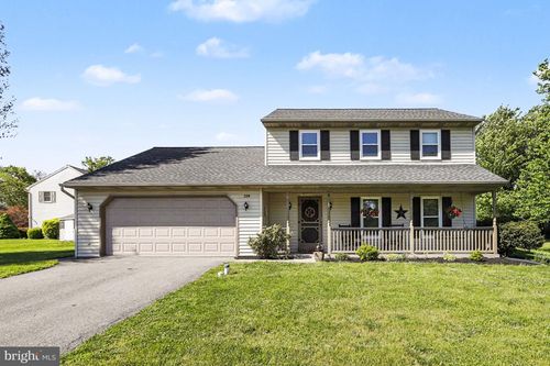 228 Cliff Ln, ELIZABETHTOWN, PA, 17022-1753 | Card Image