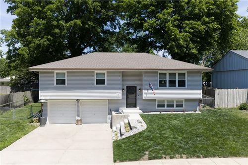 412 Fairlane St, Lansing, KS, 66043-1217 | Card Image