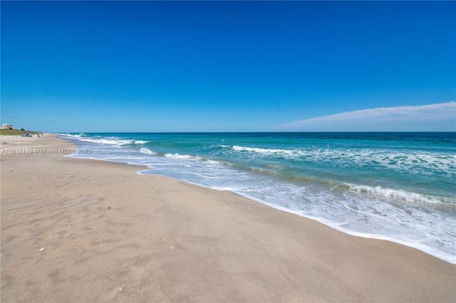 APT-7C - 3000 N Highway A1a, Condo with 3 bedrooms, 3 bathrooms and null parking in Hutchinson Island FL | Image 28