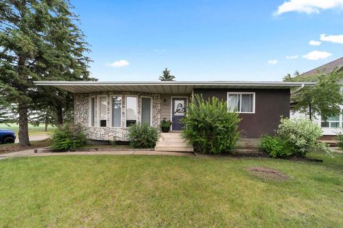 5617 47 Ave W, Forestburg, AB, T0B0H7 | Card Image