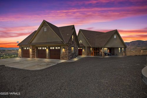 1000 Harvest View Dr, Naches, WA, 98937 | Card Image