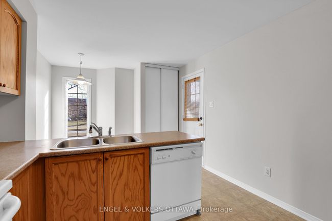 10 - 811 Longfields Dr, Condo with 2 bedrooms, 3 bathrooms and 2 parking in Nepean ON | Image 8