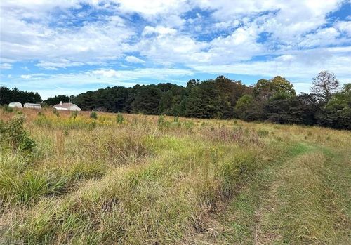 5042 Millpoint Rd, Greensboro, NC, 27406-9005 | Card Image