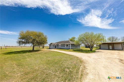 985 County Road 301, Shiner, TX, 77984-5563 | Card Image