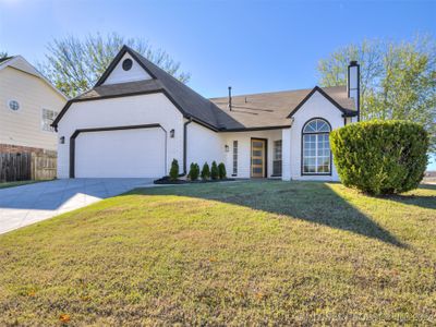 1216 N Willow Avenue, House other with 3 bedrooms, 2 bathrooms and null parking in Broken Arrow OK | Image 2