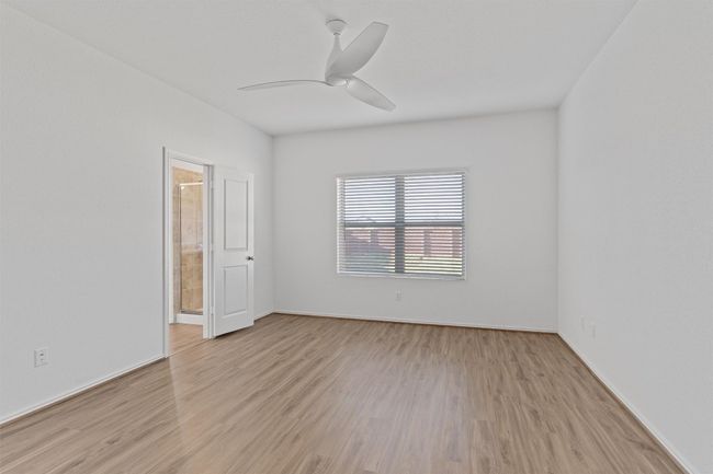 Unfurnished room featuring light wood-style flooring, baseboards, and ceiling fan | Image 12