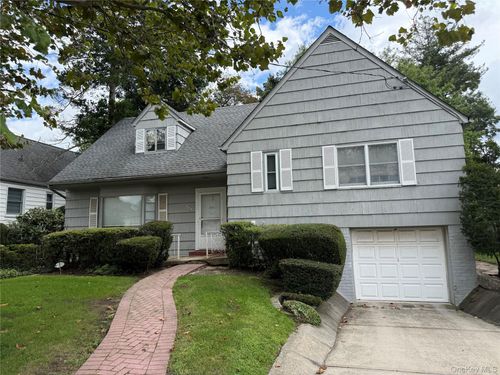568 Donald Lane, Hempstead, NY, 11598 | Card Image