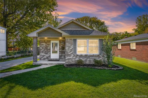 22038 Lanse St, Saint Clair Shores, MI, 48081-1254 | Card Image