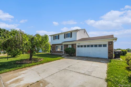 37718 Douglas Ct, Sterling Heights, MI, 48310-3588 | Card Image