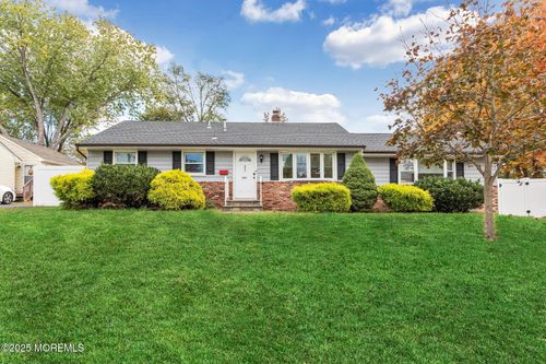 621 Sumner Ave, Belford, NJ, 07718-1136 | Card Image