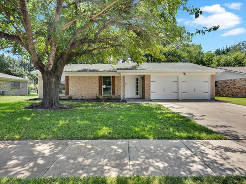 705 Sue Ann Ln, Burleson, TX, 76028-6419 | Card Image