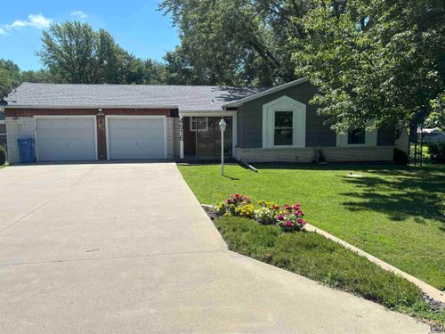 4916 Nw Sioux Ln, Topeka, KS, 66618-3330 | Card Image