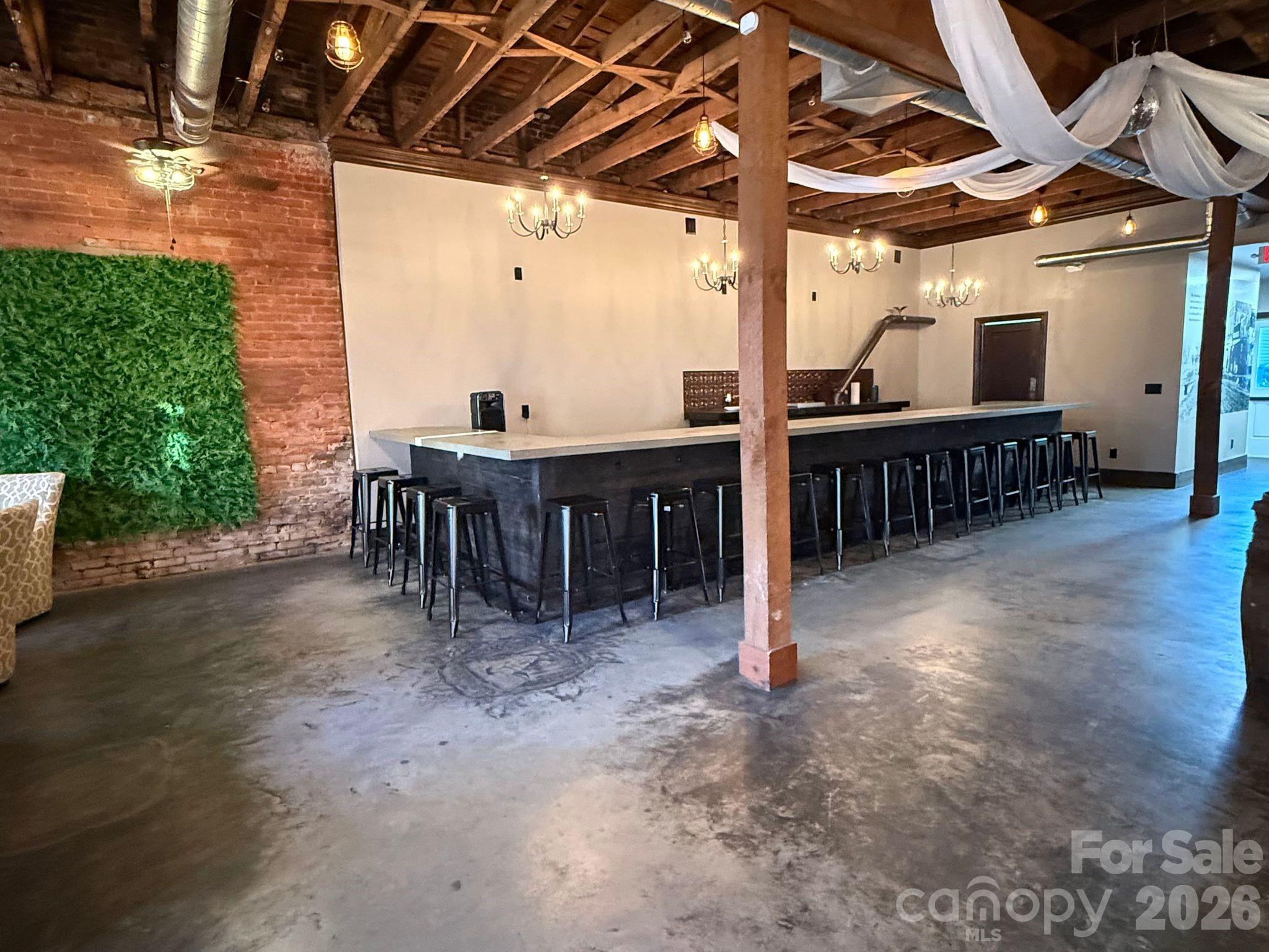 Commercial Sale in Maiden 3