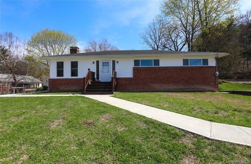 111 Zandhoek Rd, Hurley, NY, 12443-5708 | Card Image