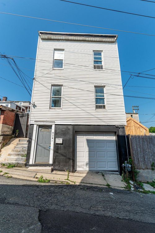 920 N Fair St, Allentown, PA, 18102-1729 | Card Image