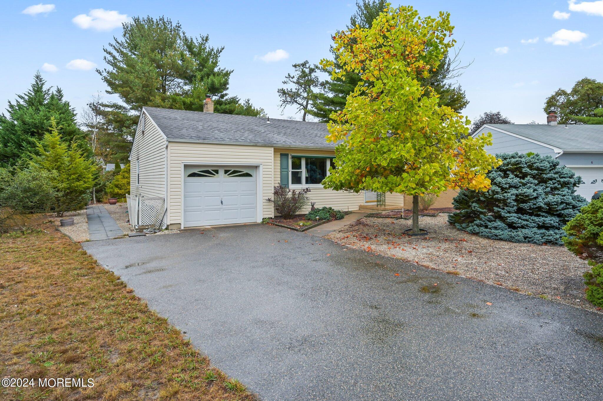 Dupont Ct, Toms River, NJ 08757