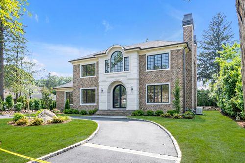 85 Dorchester Dr, Manhasset, NY, 11030-3529 | Card Image