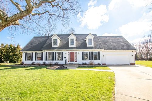 218 Wells Ct, Euclid, OH, 44132-1611 | Card Image