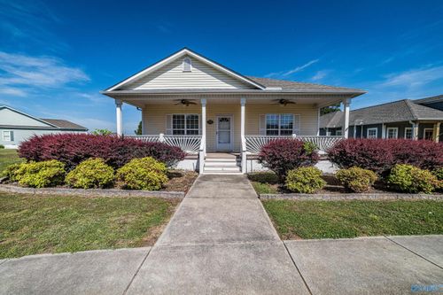 5699 Bay Village Dr, Athens, AL, 35611-3704 | Card Image
