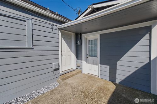 2106 W 2nd St, Aberdeen, WA, 98520-4502 | Card Image