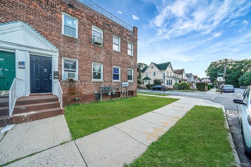 20202 109th Ave, Saint Albans, NY, 11412-1310 | Card Image
