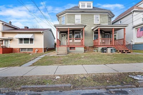 94 Mclean St, Wilkes Barre, PA, 18702-4206 | Card Image