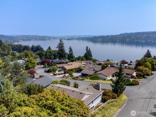 14805 37th Avenue Ne, Lake Forest Park, WA, 98155 | Card Image