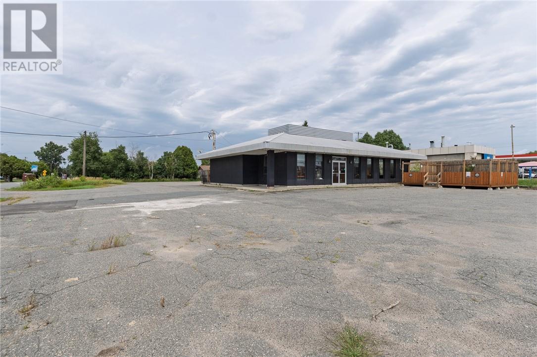 Commercial Sale in Val Caron 2