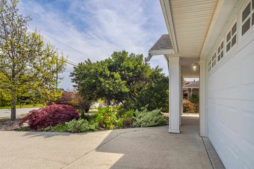 5723 Nickerson Rd, Sechelt, BC, V7Z0M4 | Card Image