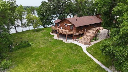 1122 S Andrew Dr Ne, New London, MN, 56273-9551 | Card Image