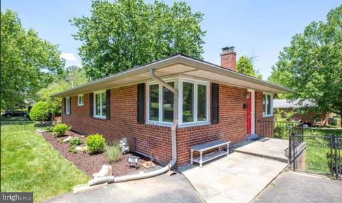 7110 Murray Ln, ANNANDALE, VA, 22003-1713 | Card Image
