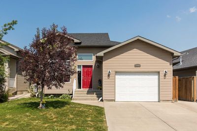 299 Tartan Cir W, House detached with 3 bedrooms, 3 bathrooms and 3 parking in Lethbridge AB | Image 2