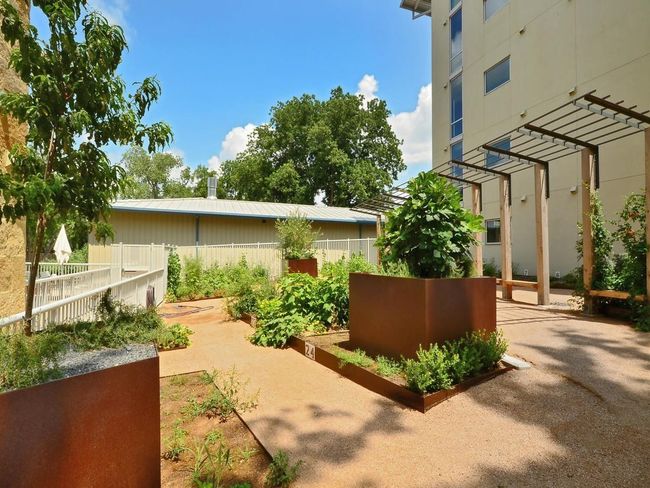 UNIT-4206 - 1600 Barton Springs Rd, Condo with 2 bedrooms, 2 bathrooms and 2 parking in Austin TX | Image 4