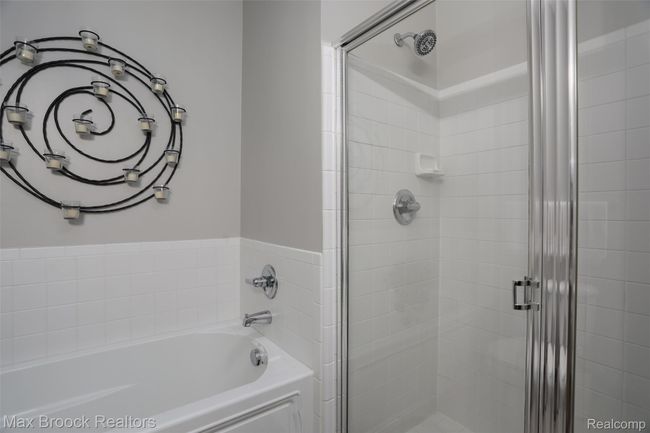 Main Level Primary Bathroom | Image 20
