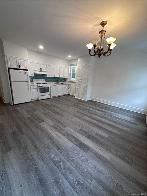 2-7236 67th Pl, Glendale, NY, 11385-6957 | Card Image