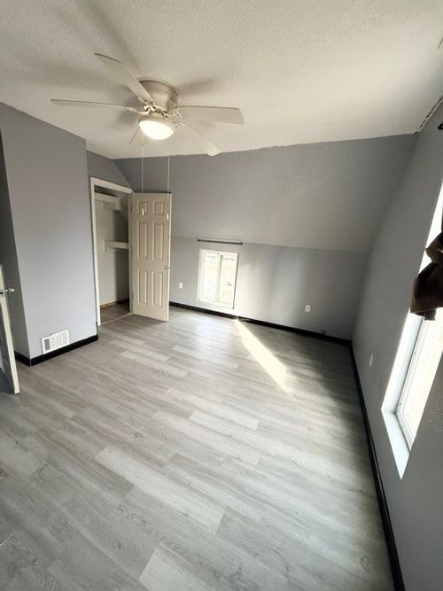 1617 College Ave, Des Moines, IA, 50314-1435 | Card Image