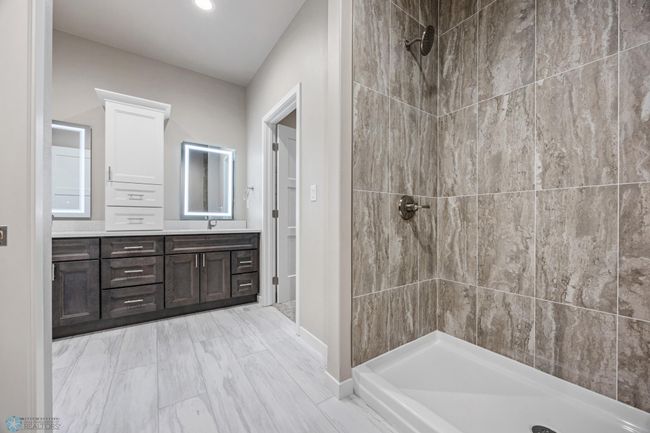 Primary Bathroom | Image 21
