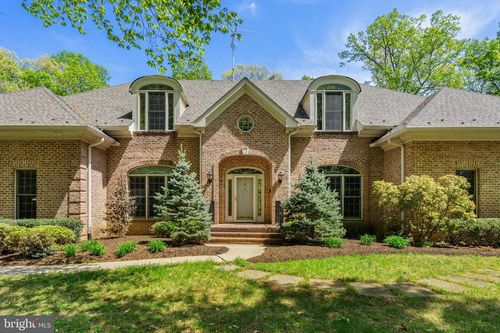 8363 Creedmore South Dr, Warrenton, VA, 20187-8911 | Card Image