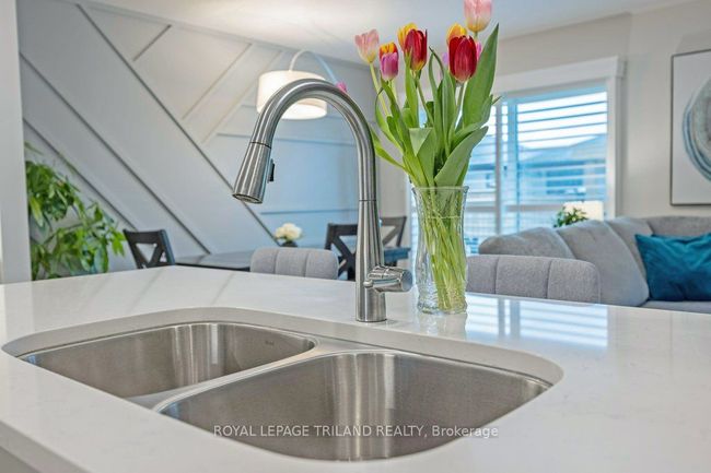 25 Feathers Cross, House attached with 4 bedrooms, 3 bathrooms and 2 parking in St Thomas ON | Image 14