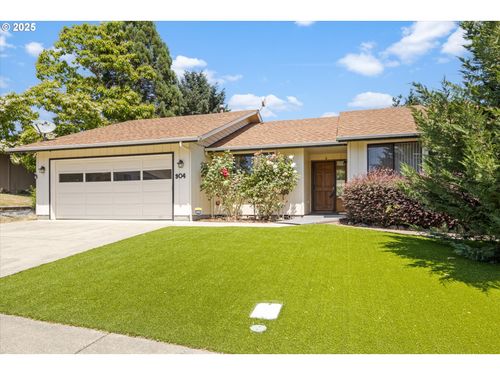 904 Nw Carol Dr, Grants Pass, OR, 97526-3352 | Card Image