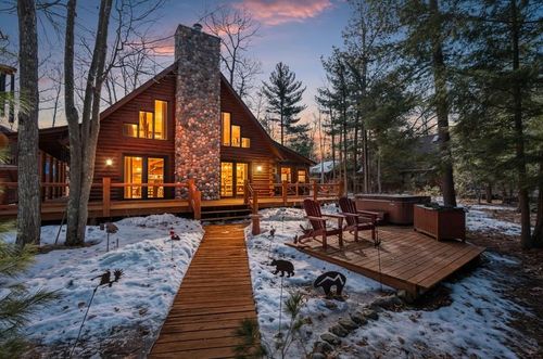 15549 Spur Ln, Mountain, WI, 54149-9101 | Card Image