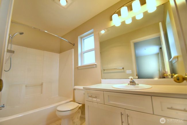 APT-8 - 21121 77 Th Pl W, Townhouse with 3 bedrooms, 3 bathrooms and 2 parking in Edmonds WA | Image 14