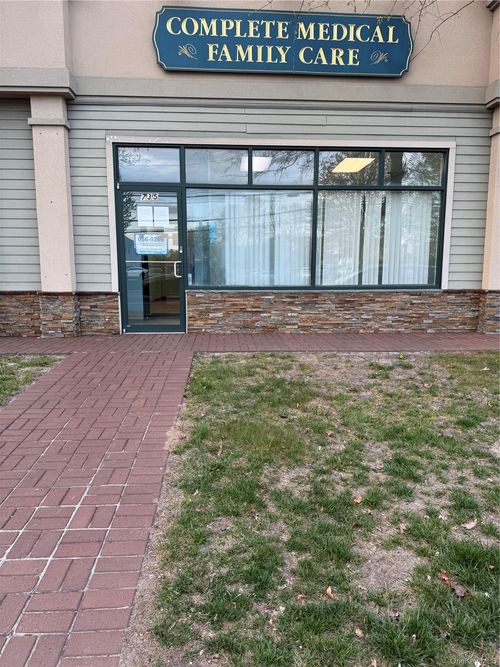 735 Middle Country Rd, Saint James, NY, 11780-3211 | Card Image