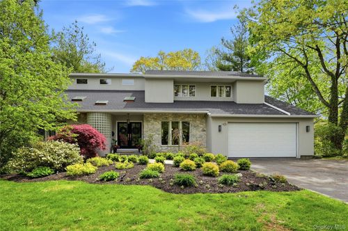 4 Cross Ln, Glen Head, NY, 11545-1110 | Card Image