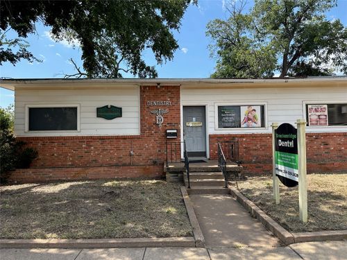 111 S Miller St, Breckenridge, TX, 76424-4355 | Card Image