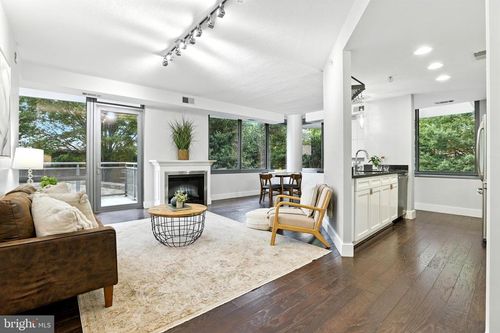 111-2001 15th St N, ARLINGTON, VA, 22201-2689 | Card Image